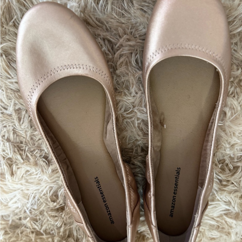 Amazon Essentials Women's Rose Gold/ Tan Loafers